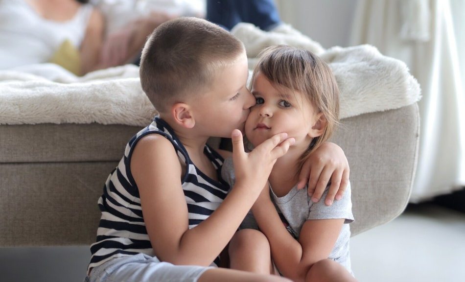 Celos entre hermanos y cómo solucionarlos